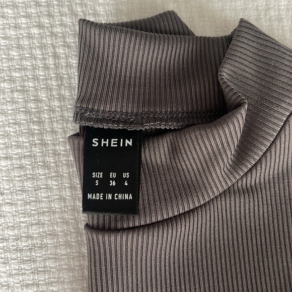 Mock neck tank top - Picture 3 of 3